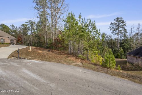 108 Creedmoor, Hattiesburg, MS, 39402-7047 | Card Image