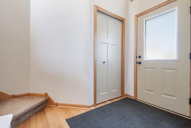 Spacious foyer | Image 25