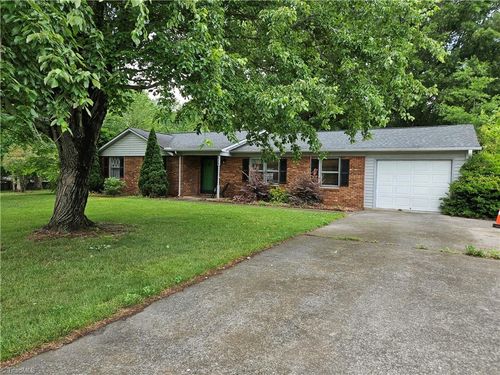 214 Mountainbrook Dr, King, NC, 27021-9789 | Card Image