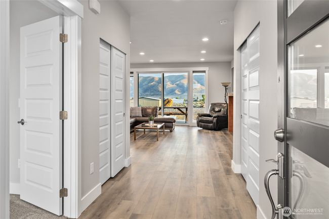 101 Wren Loop N, House other with 3 bedrooms, 3 bathrooms and 3 parking in Mattawa WA | Image 17