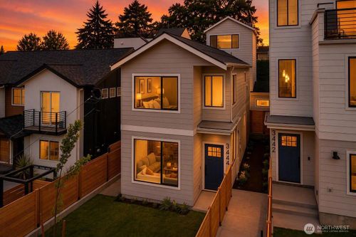 c-3444 13th Ave W, Seattle, WA, 98119-1611 | Card Image