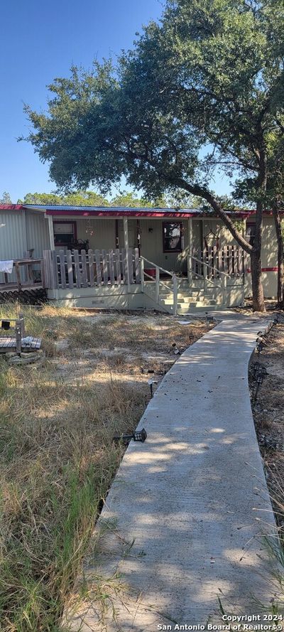 133 Lakeshore Ct, House other with 3 bedrooms, 2 bathrooms and null parking in Bandera TX | Image 3