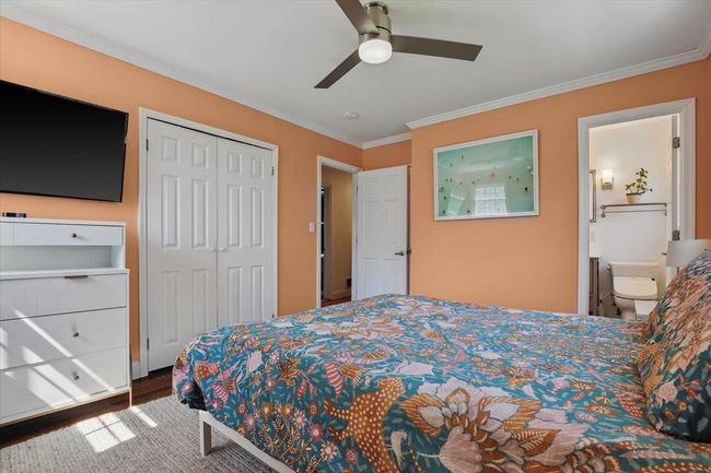 Primary Bedroom with ensuite bathroom | Image 18