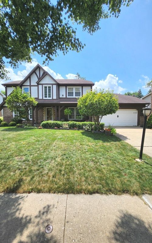 709 Garfield Ave, Libertyville, IL, 60048-3136 | Card Image