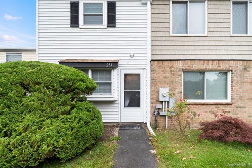 231 Hill Rise, Calverton, NY, 11933-1702 | Card Image