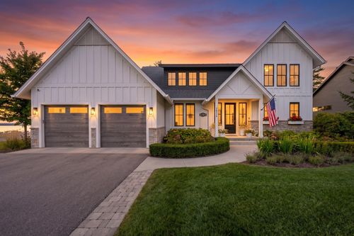 15724 Shoreline Ct, Traverse City, MI, 49686-8132 | Card Image