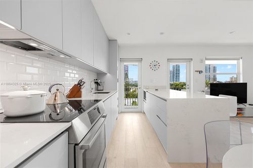 apt-63-363 Washington Ave, Miami Beach, FL, 33139-6949 | Card Image