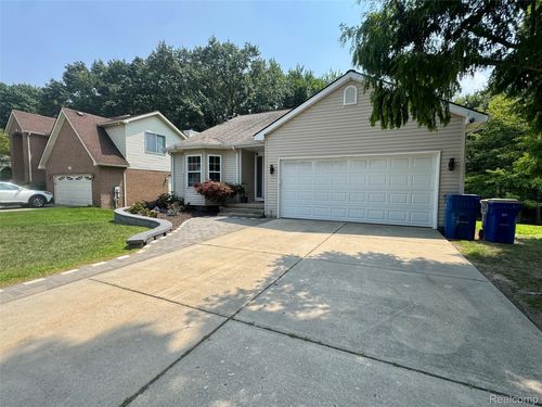 513 River Ridge Dr, Waterford, MI, 48327-2888 | Card Image