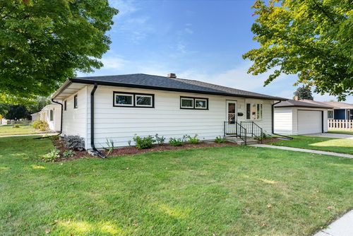 2924 S 15th St, Sheboygan, WI, 53081 | Card Image