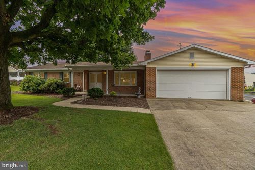 50 Eisenhower Dr, CHAMBERSBURG, PA, 17201-8606 | Card Image