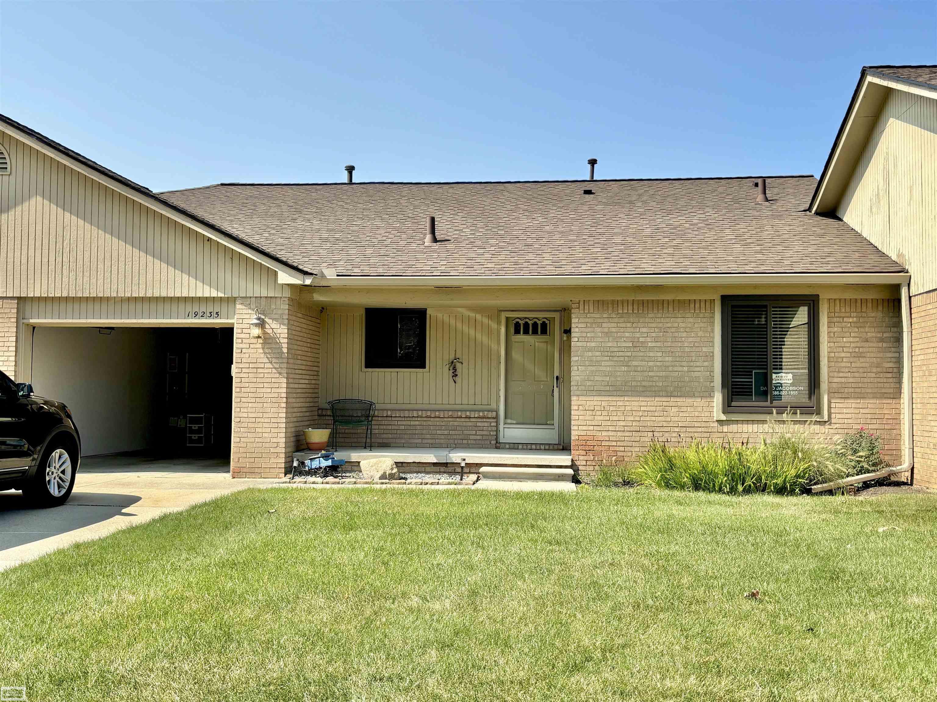 Angela Ct, Roseville, MI 48066