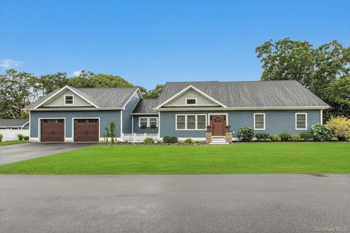 30 Island Blvd, Bohemia, NY, 11716-4923 | Card Image