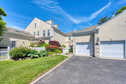 10 Swan Ct, Glen Cove, NY, 11542-1238 | Card Image