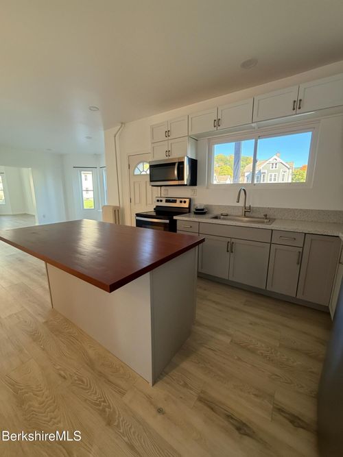 1-170 Bracewell Ave, North Adams, MA, 01247-2529 | Card Image