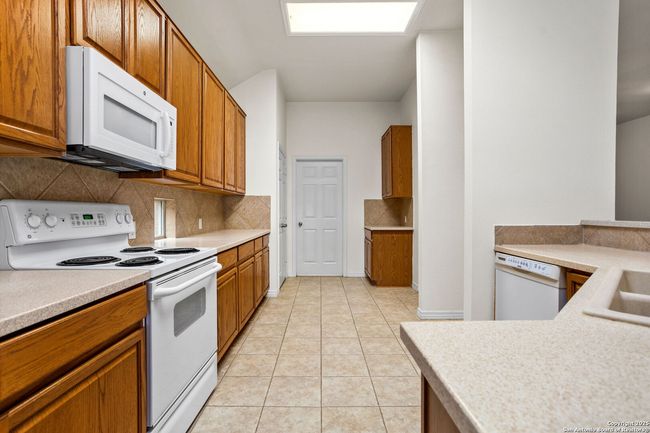 10406 Canyon Riv, House other with 4 bedrooms, 3 bathrooms and null parking in Helotes TX | Image 12