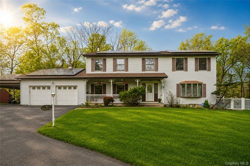 4 Distillery Gln, Warwick, NY, 10990-2733 | Card Image