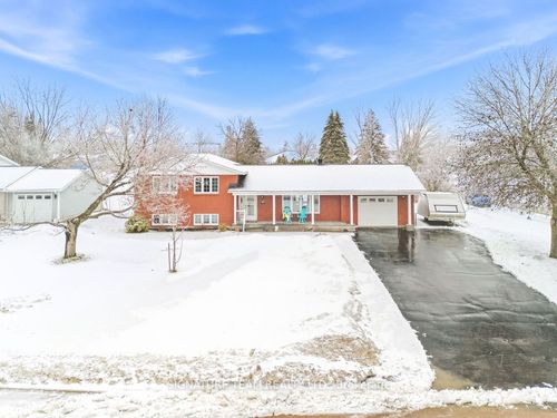 107 Brooklyn St, Pembroke, ON, K8B1B5 | Card Image