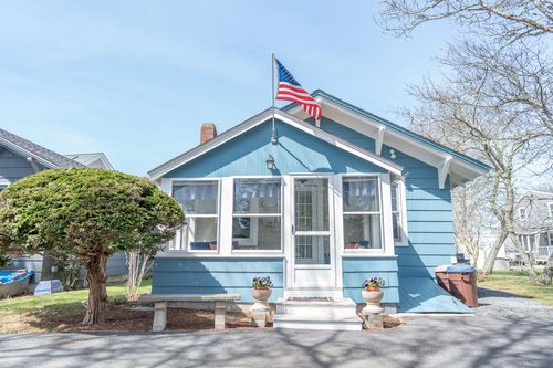 10 Essex Pl, Harwich Port, MA, 02646-2222 | Card Image