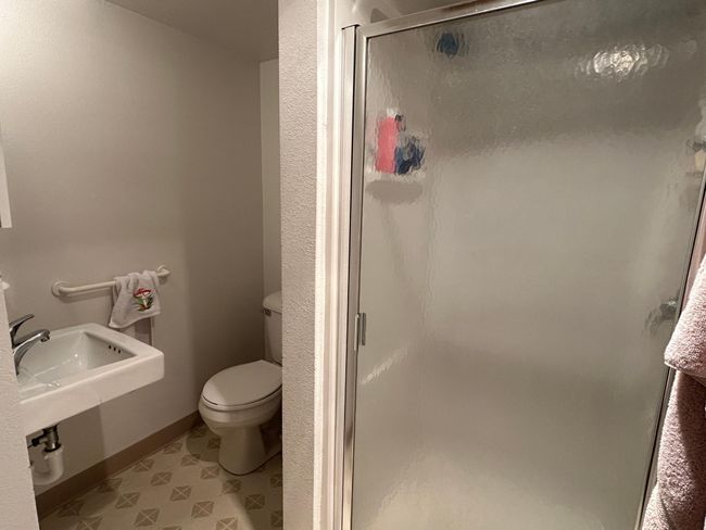 Lower Level Bath.JPG | Image 38