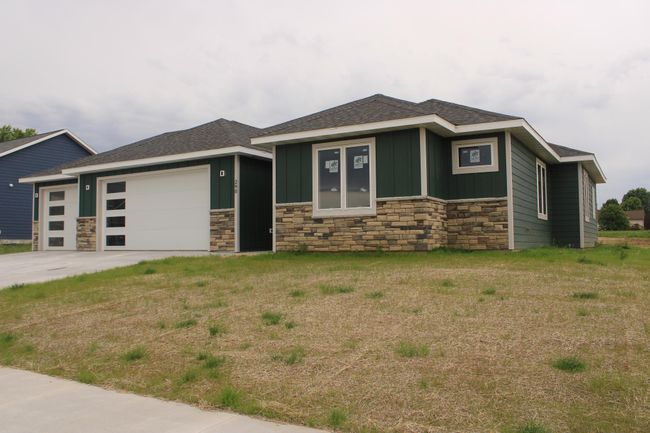 Front View | Image 14