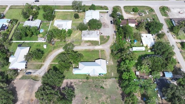 3315 Fm 523 Rd, Home with 6 bedrooms, 4 bathrooms and null parking in Oyster Creek TX | Image 47