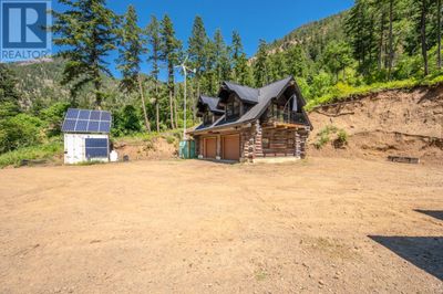 2513 Green Mountain Rd, House other with 4 bedrooms, 3 bathrooms and 2 parking in Penticton BC | Image 2