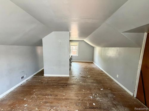15431 Saratoga St, Detroit, MI, 48205-2929 | Card Image