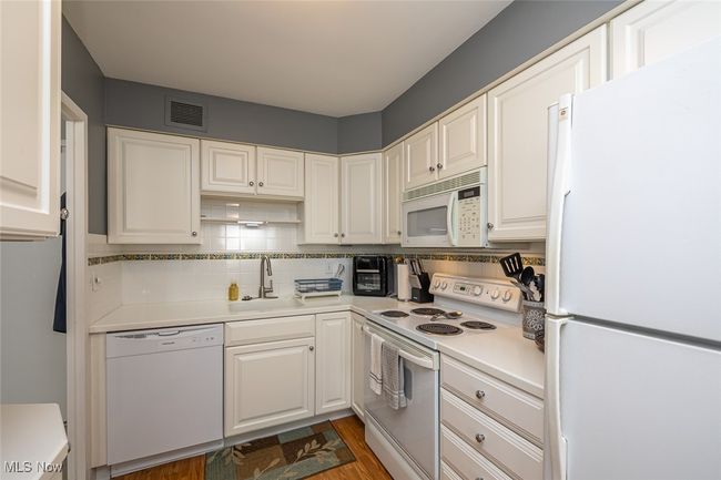 APT-1609 - 12520 Edgewater Dr, Condo with 1 bedrooms, 1 bathrooms and null parking in Lakewood OH | Image 11