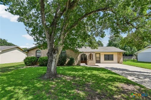 1641 Driftwood Dr, Seguin, TX, 78155-5211 | Card Image
