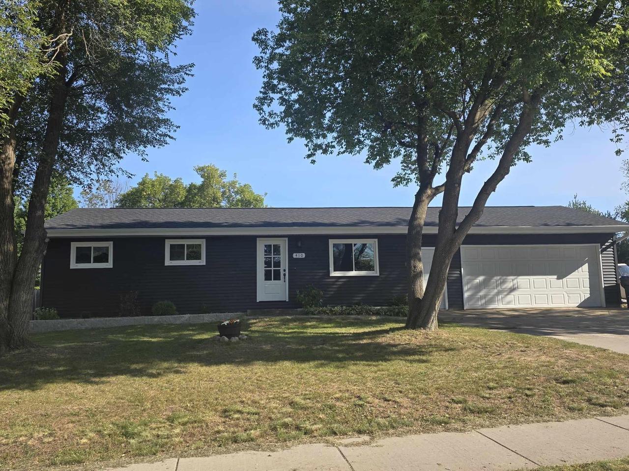 Green Meadow Dr, Wautoma, WI 54982