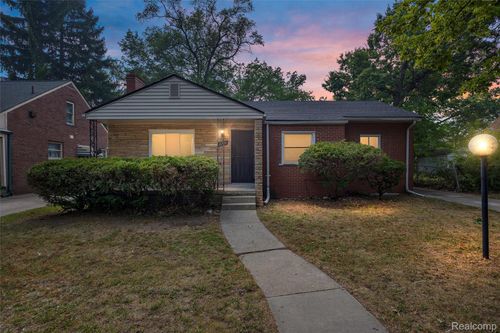 16531 Greenlawn St, Detroit, MI, 48221-2936 | Card Image