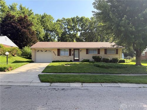 6537 Highbury Rd, Huber Heights, OH, 45424-3016 | Card Image