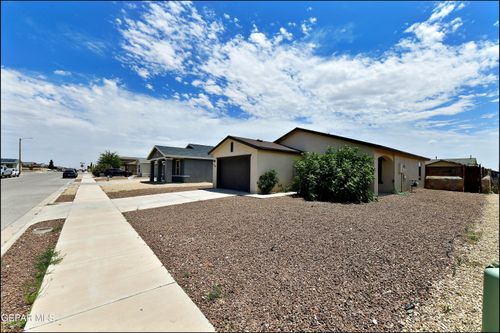 916 Villa Seca Dr, Horizon City, TX, 79928-2400 | Card Image