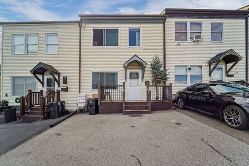 16 Washington Pl, Newburgh, NY, 12550-5653 | Card Image