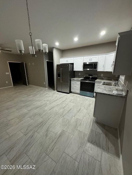 1015 W Calle Arizona, Tucson, AZ, 85705-4081 | Card Image