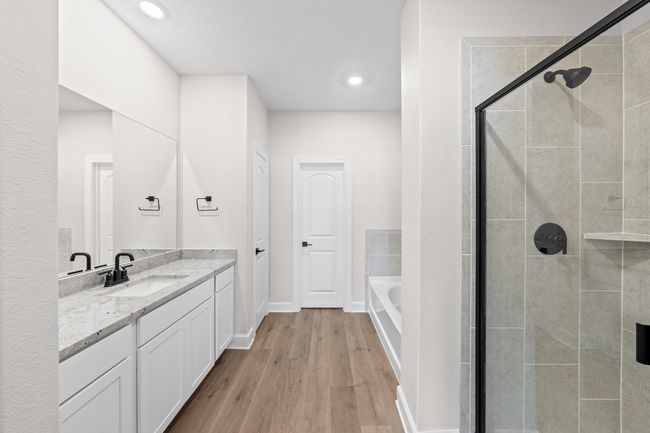 Primary Bathroom - 1st Floor | Image 5