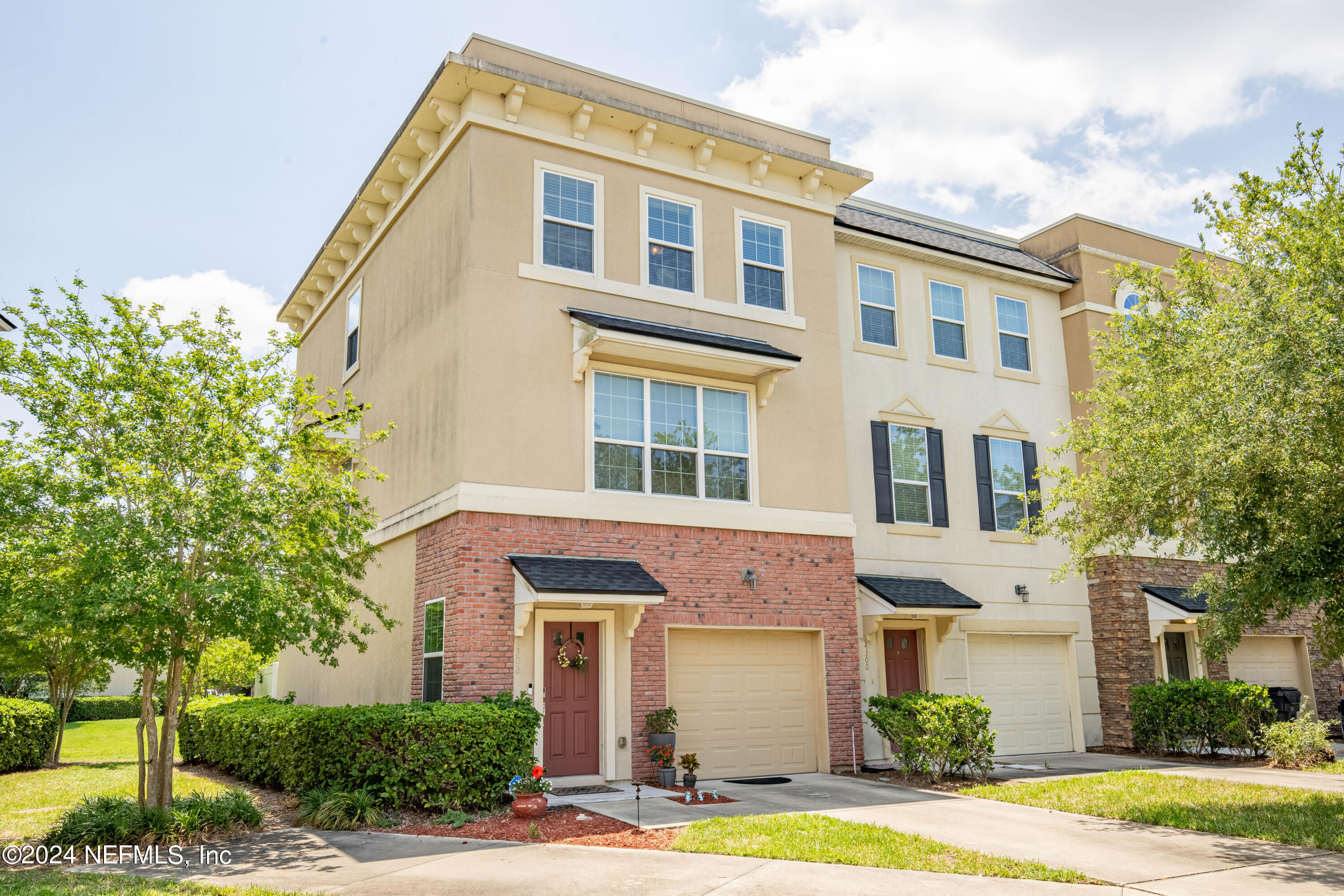 Ellipse Dr, Jacksonville, FL 32246
