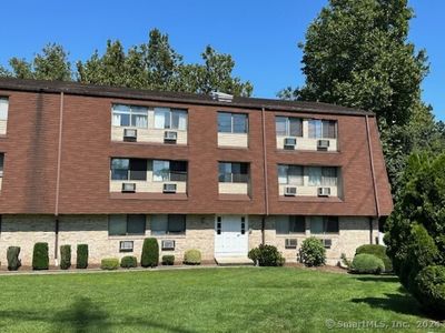 APT-24 - 24 Radio Place, Condo with 2 bedrooms, 1 bathrooms and null parking in Stamford CT | Image 1