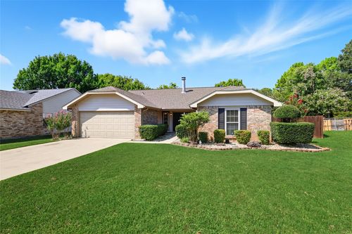 2611 Jenny Ln, Euless, TX, 76039-2043 | Card Image