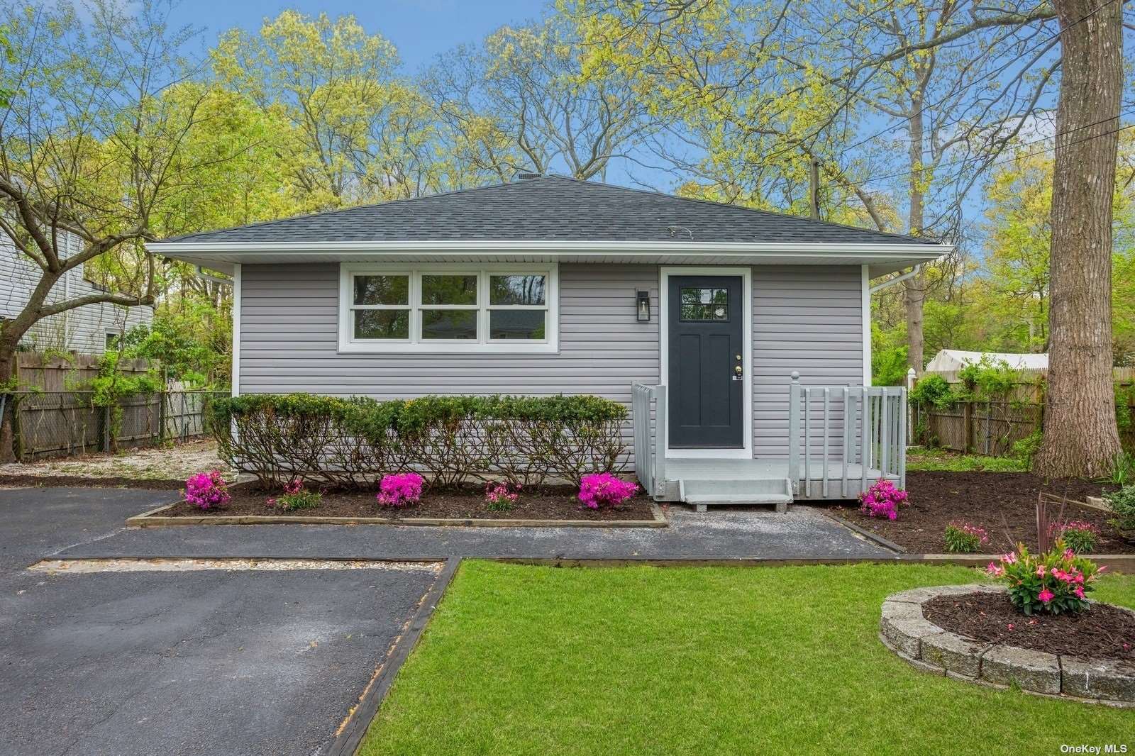 Laurel Ln, Shirley, NY 11967
