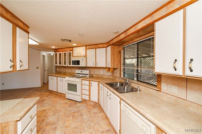 Kitchen | Image 18
