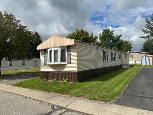 326 Emerald Ct S, Whitmore Lake, MI, 48189-8267 | Card Image