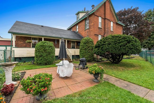61 Russell St E, House other with 5 bedrooms, 2 bathrooms and 6 parking in Smiths Falls ON | Image 4