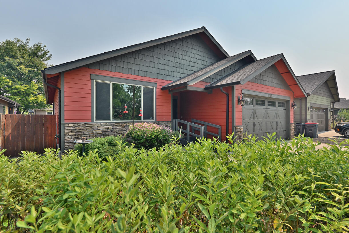 Cummings Ln, Medford, OR 97501