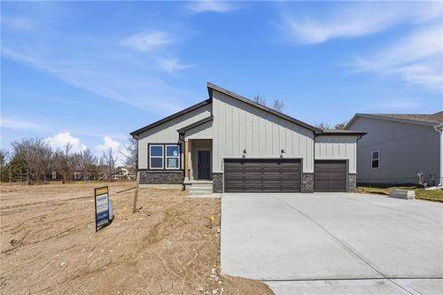 18304 W 166th St, Olathe, KS, 66062 | Card Image