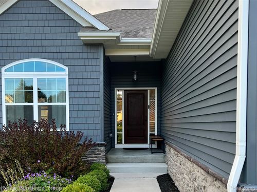 1285 Sweet Grass Trl, Howell, MI, 48843-9595 | Card Image