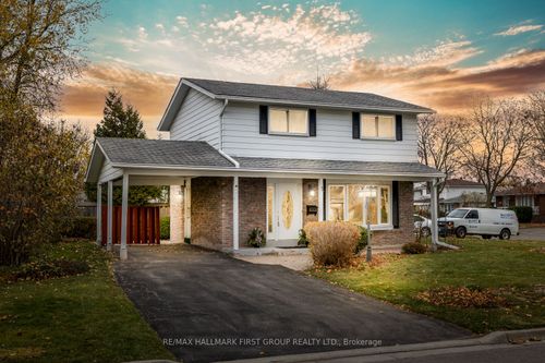 1395 Fundy St, Oshawa, ON, L1J3N8 | Card Image