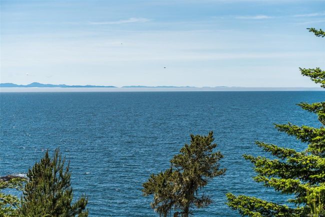1050 Roxview Crt, House other with 4 bedrooms, 6 bathrooms and 3 parking in Sooke BC | Image 33