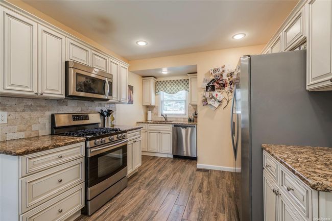 Kitchen With Granit Counter T | Image 10