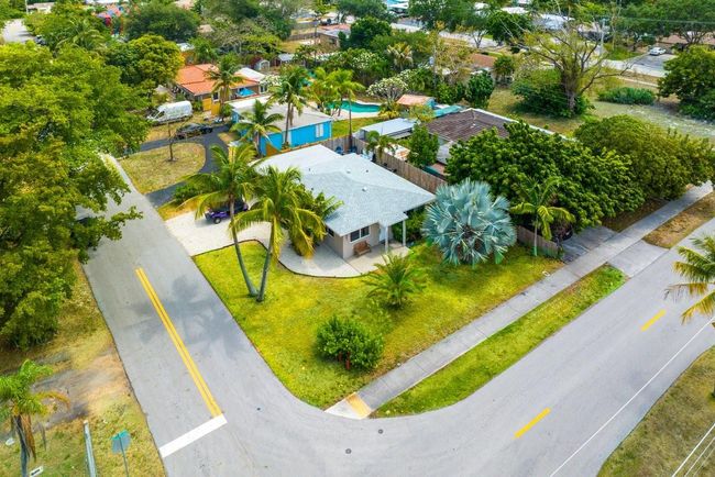 1001 Ne 4th St, House other with 3 bedrooms, 2 bathrooms and null parking in Pompano Beach FL | Image 2